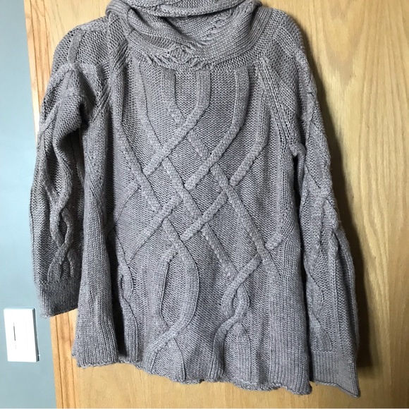 Loose cowl neck sweater. Size Large. - Picture 5 of 10
